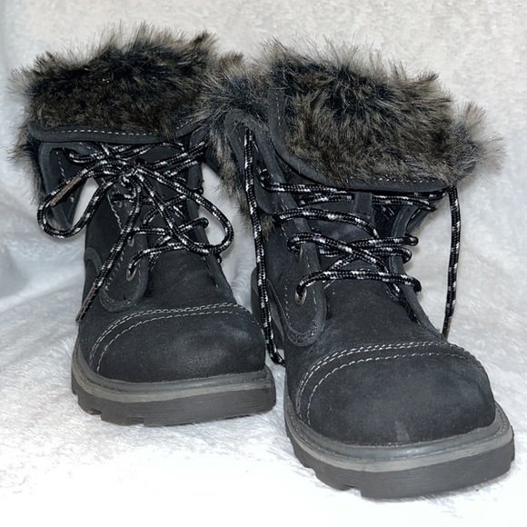 Worn once size 6 Roxy Tamarac Boots - Picture 2 of 6